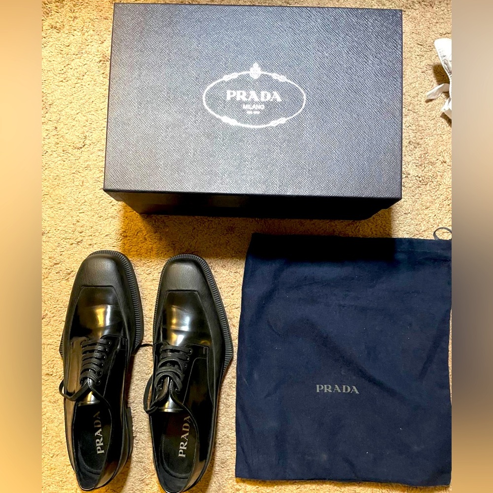 CLASSIC- Prada Black Oxford Shoes Sleek Formal Design